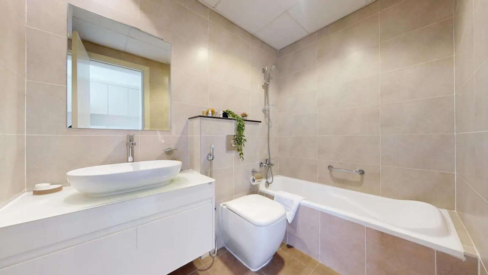 Carson C - Spacious Studio With Golf Course Views Dubai Apartment