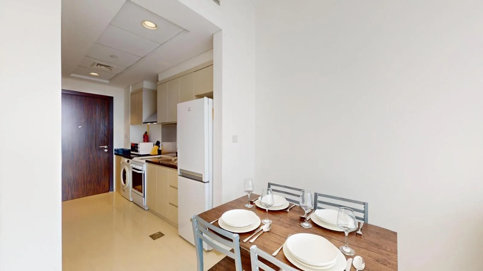 Carson C - Spacious Studio With Golf Course Views Dubai Apartment