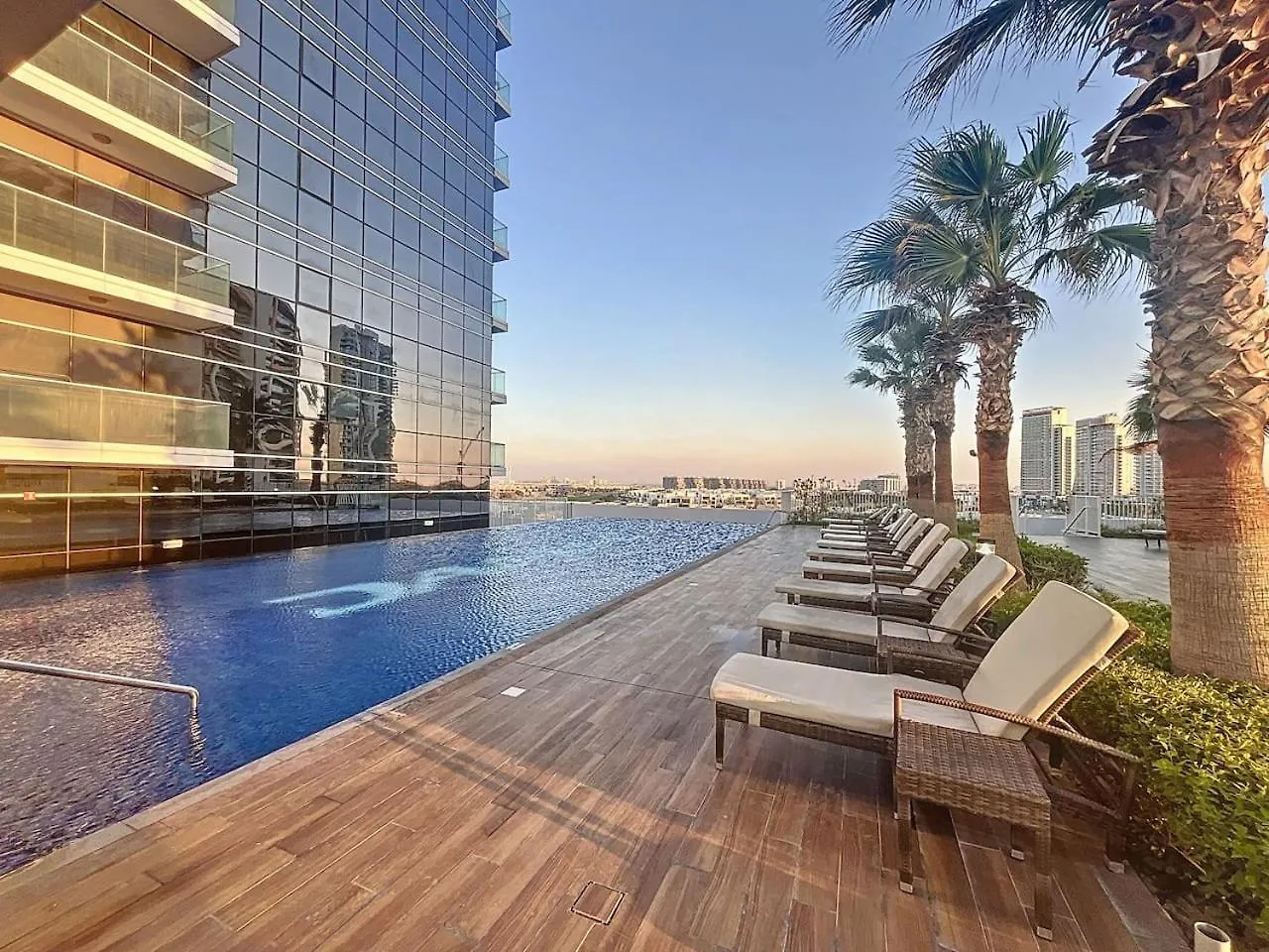 Apartment Carson C - Spacious Studio With Golf Course Views Dubai