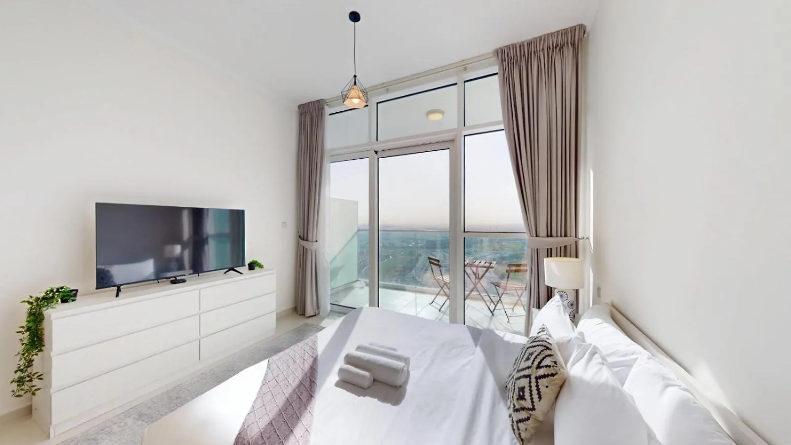 Apartment Carson C - Spacious Studio With Golf Course Views Dubai